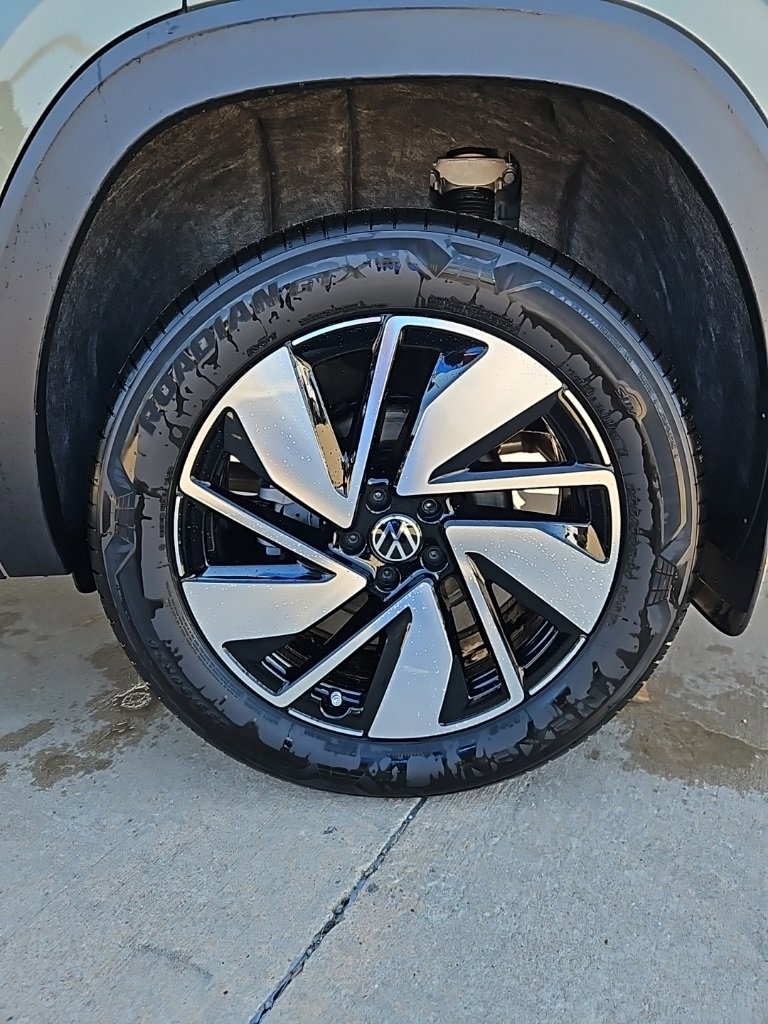 New 2026 Volkswagen Atlas SE image 9