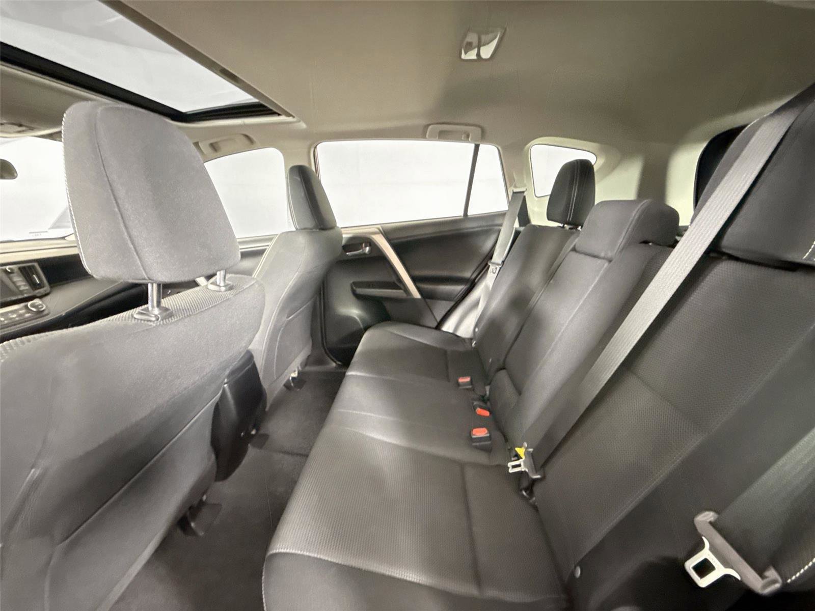 Used 2017 Toyota RAV4 XLE image 28