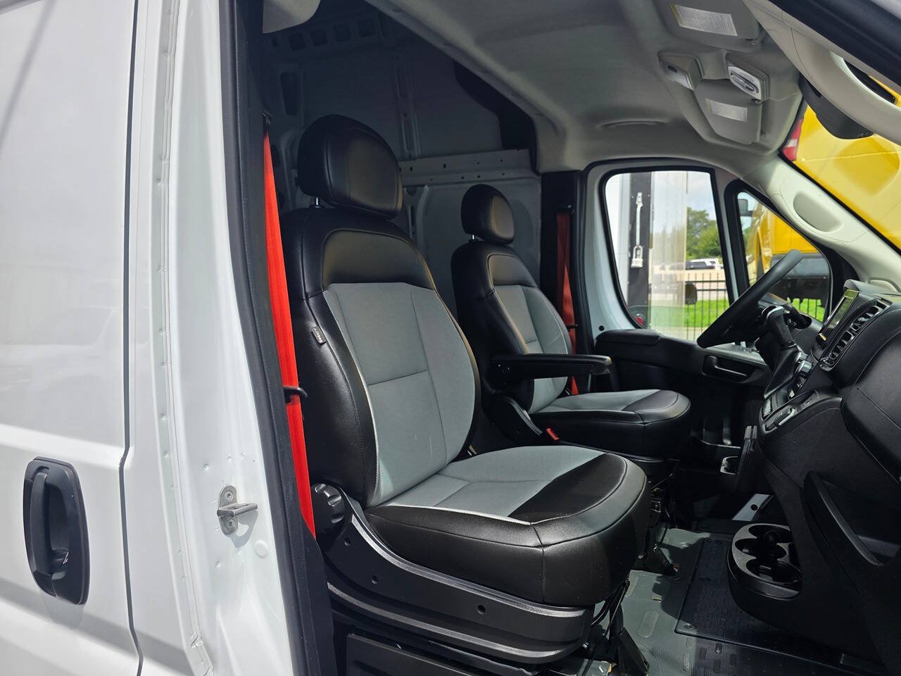 Used 2023 RAM ProMaster 3500 w/ Lane Management Group FWD image 9