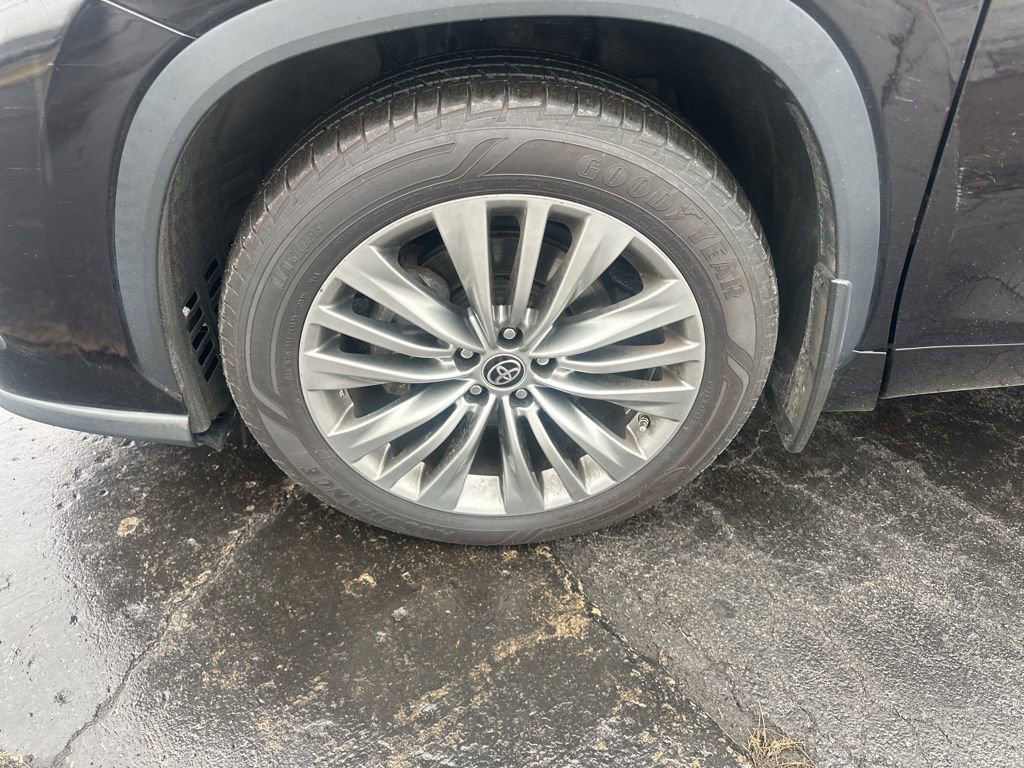 Used 2021 Toyota Highlander Platinum image 38