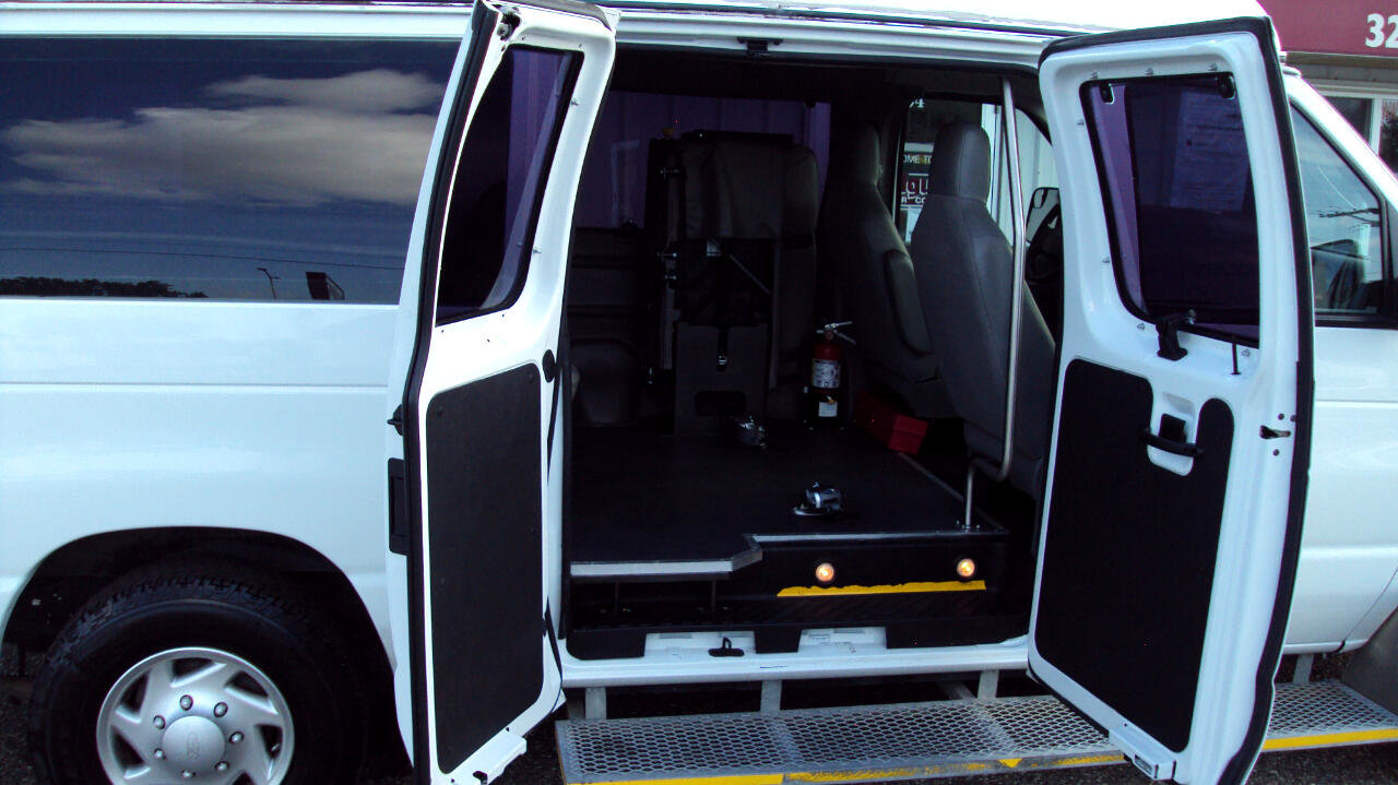 Used 2014 Ford E-250 and Econoline 250 Extended w/ Power Group image 16
