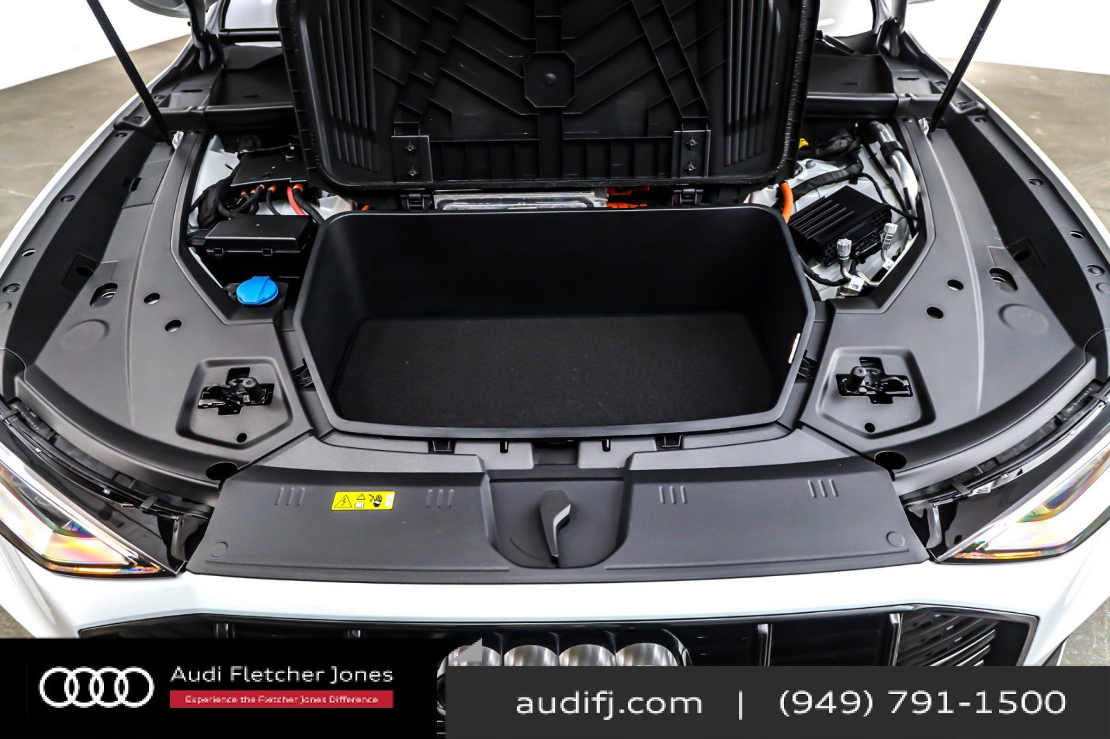 Used 2023 Audi e-tron Prestige w/ Prestige Package image 11