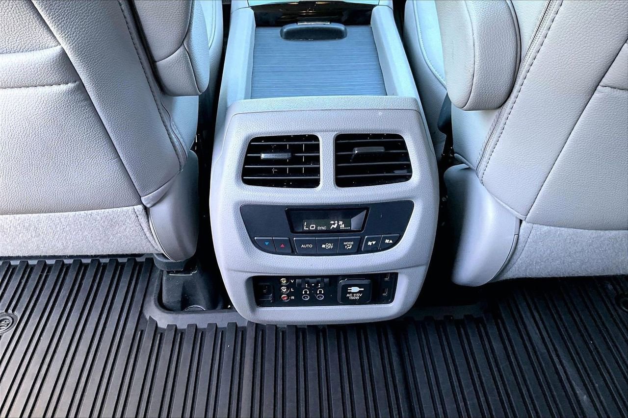 Used 2016 Honda Pilot Touring image 17