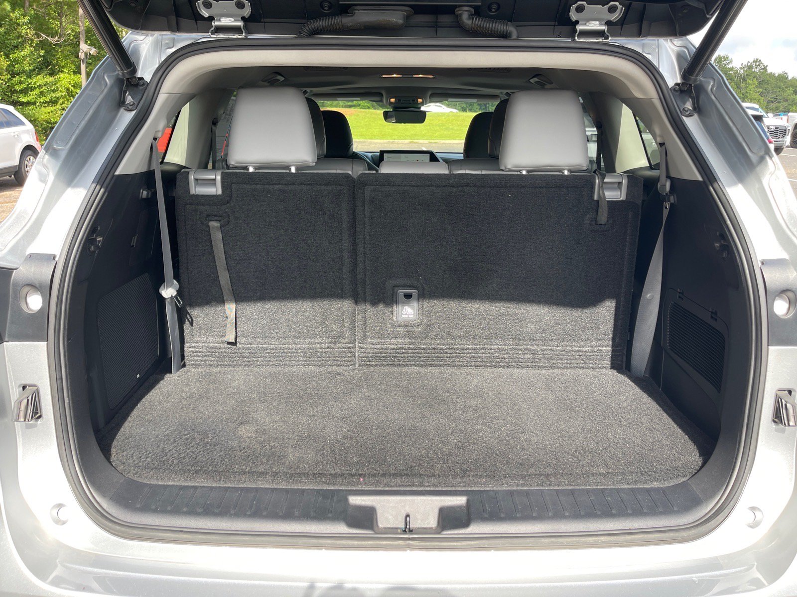Used 2023 Toyota Highlander Limited FWD image 16