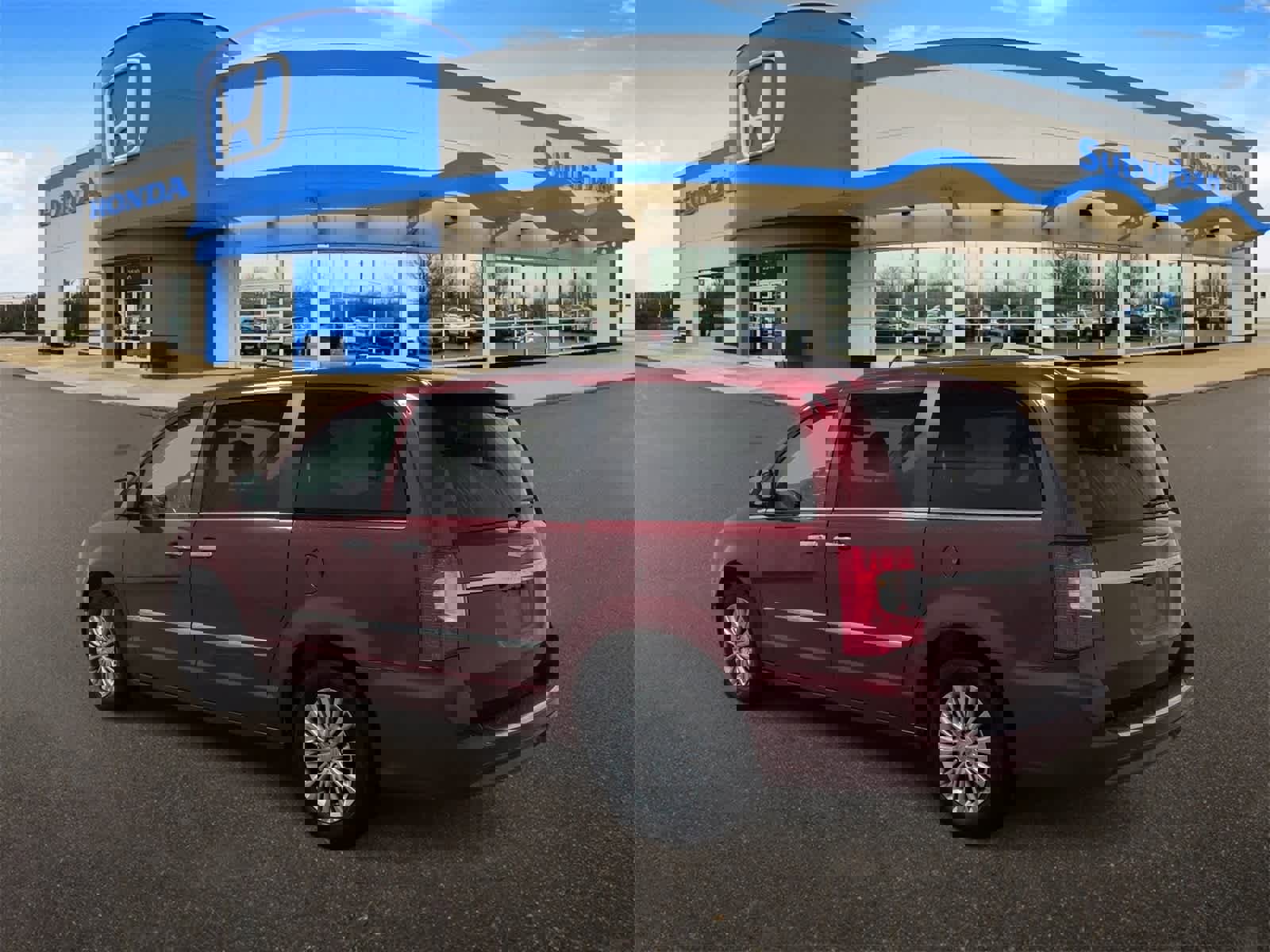 Used 2015 Chrysler Town & Country Touring-L w/ Driver Convenience Group image 6