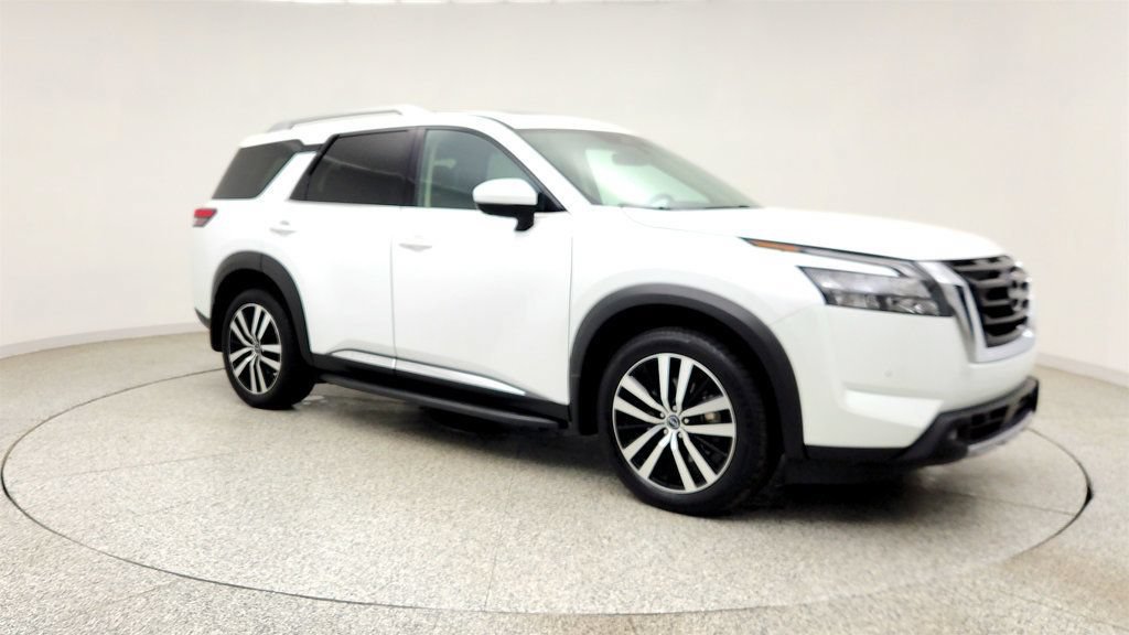 Used 2025 Nissan Pathfinder Platinum AWD/4WD image 3