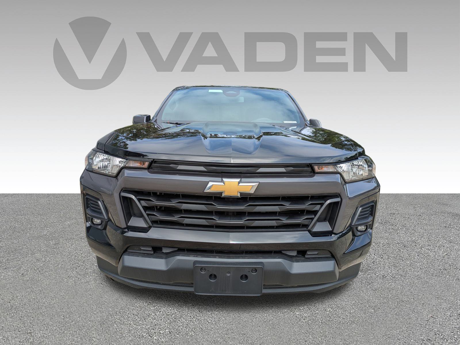 Used 2024 Chevrolet Colorado LT w/ LT Convenience Package II image 21