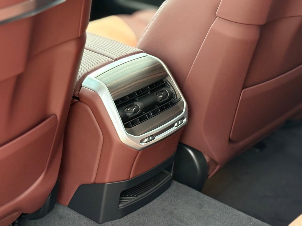 Certified 2025 BMW 760i xDrive w/ Executive Package image 20