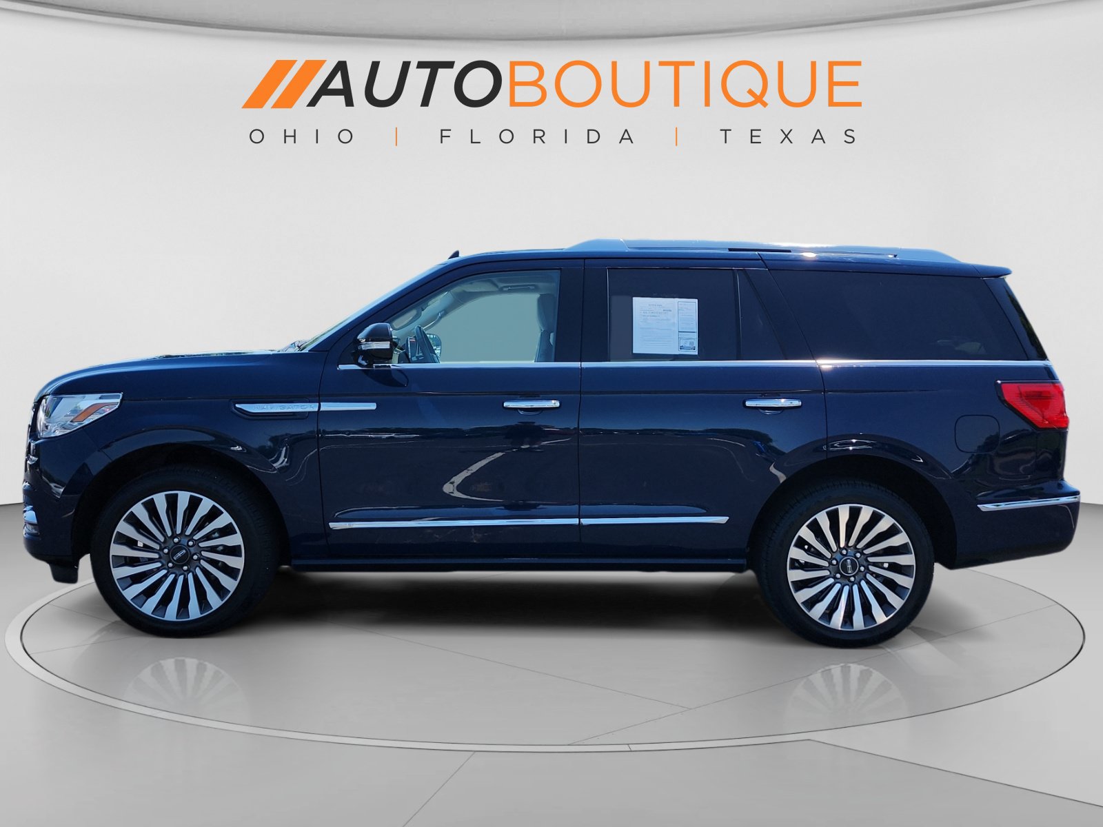 Used 2019 Lincoln Navigator Reserve AWD/4WD image 2