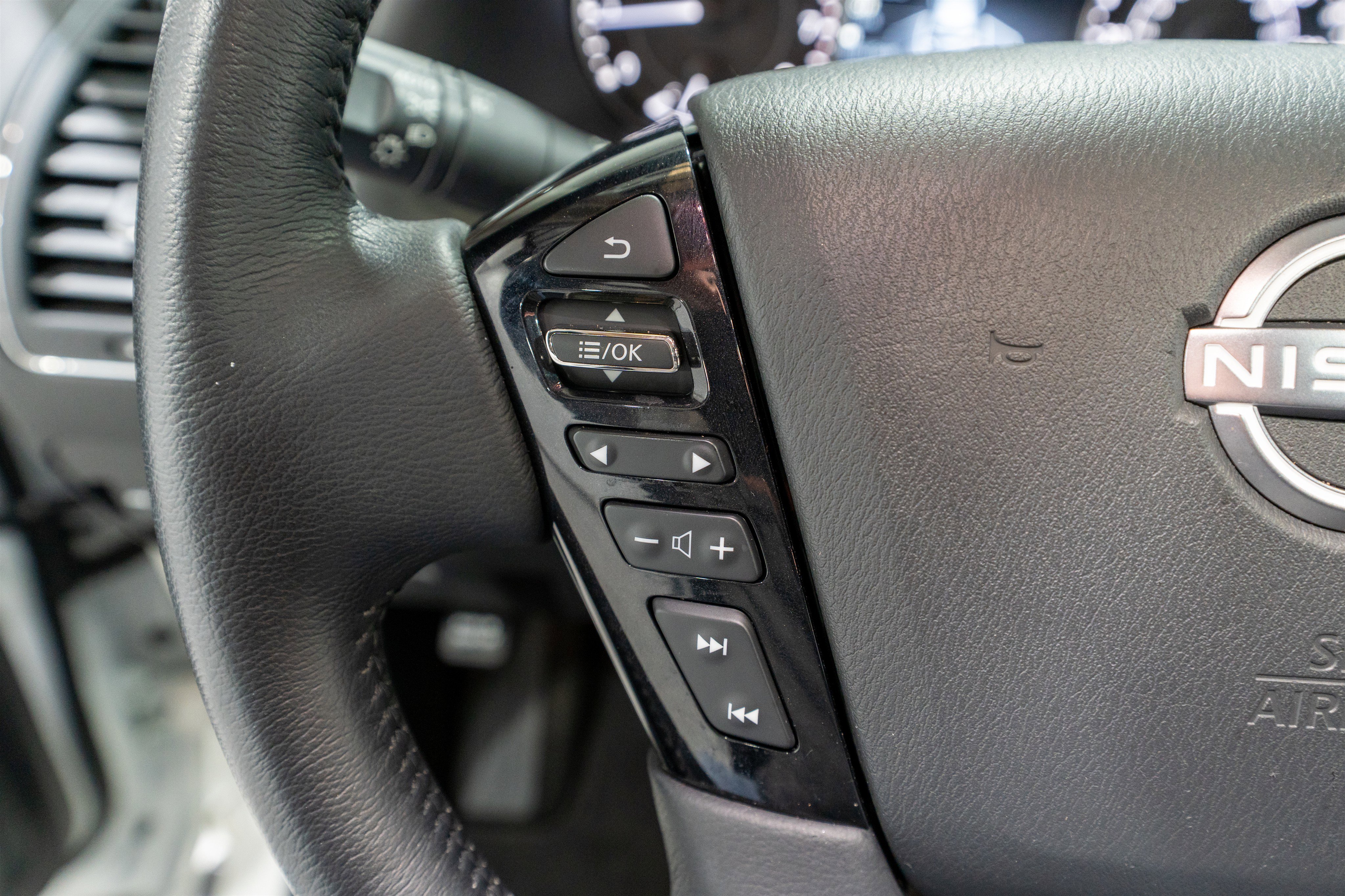 Used 2024 Nissan Armada SL w/ Captain's Chairs Package image 28