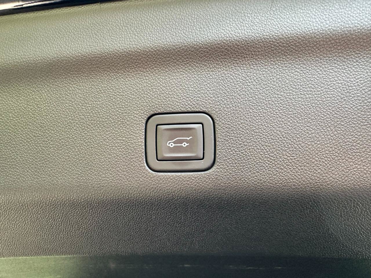 Used 2025 GMC Yukon Denali w/ Denali Reserve Package AWD/4WD image 41