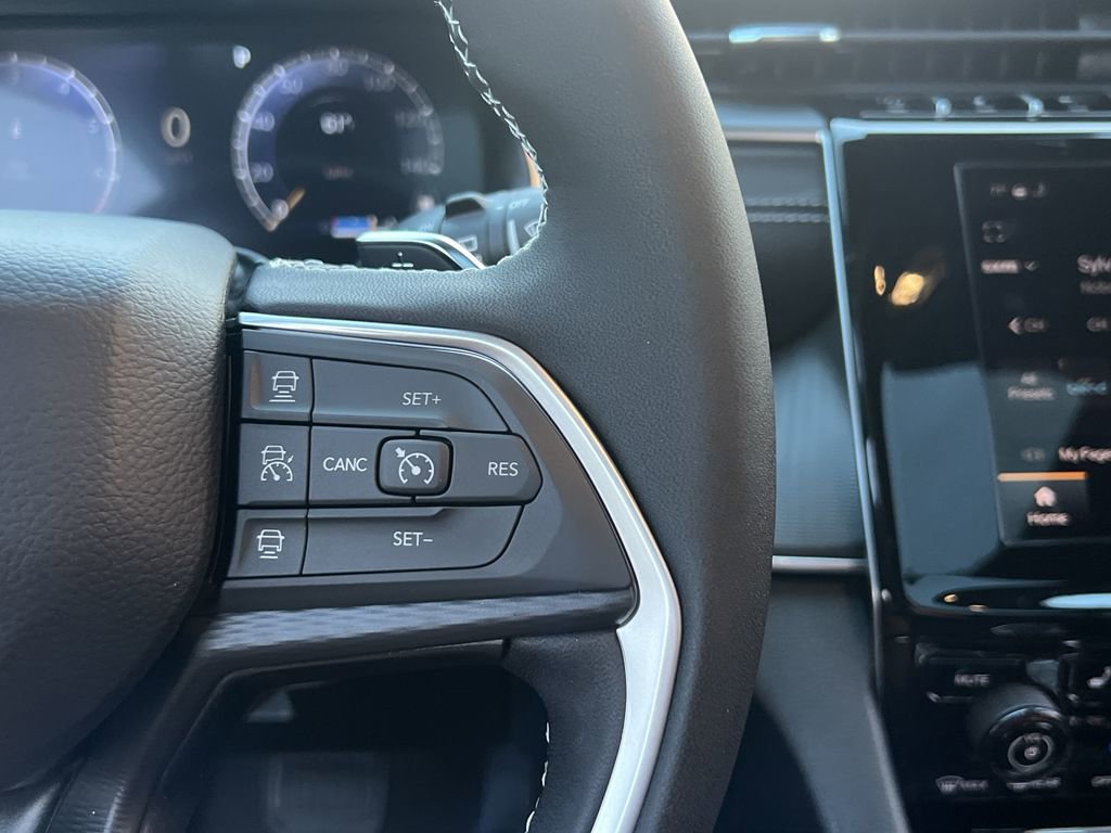 New 2025 Jeep Grand Cherokee Laredo X w/ Luxury Tech Group I image 34