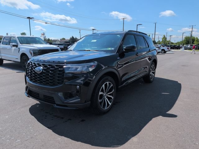 Certified 2025 Ford Explorer ST-Line AWD/4WD image 3