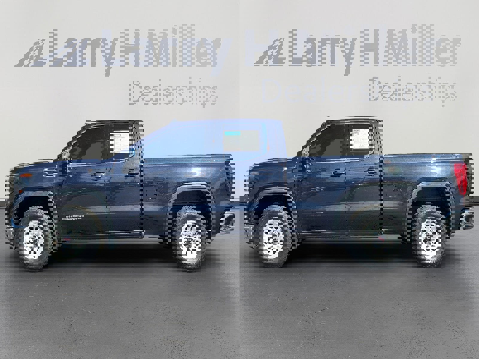 Used 2023 GMC Sierra 1500 SLE image 3