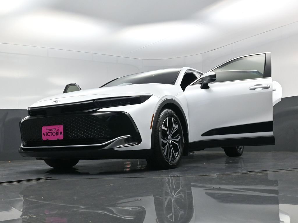 Used 2024 Toyota Crown Limited image 28