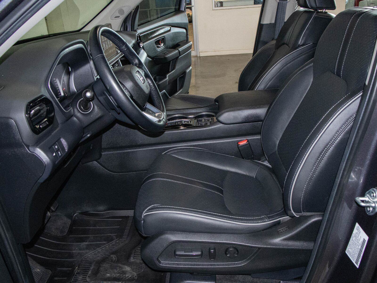Used 2025 Honda Pilot Elite image 8