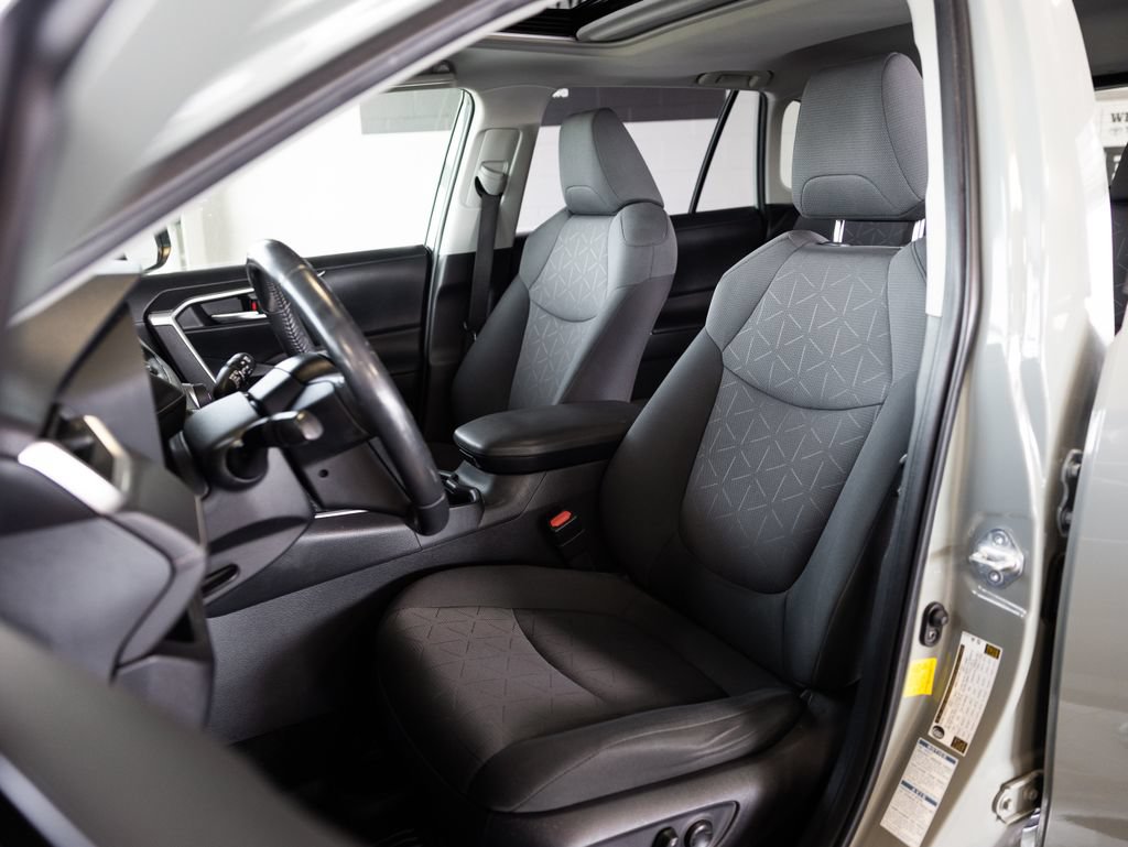 Used 2019 Toyota RAV4 XLE w/ Convenience Package AWD/4WD image 10