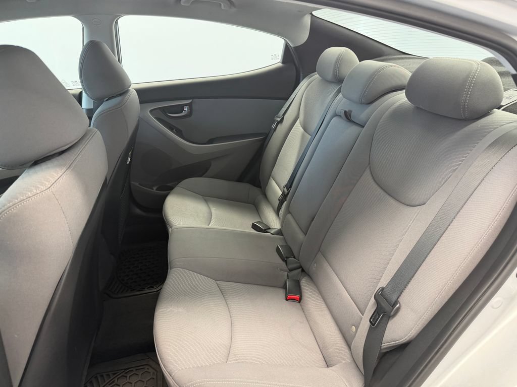 Used 2015 Hyundai Elantra SE w/ Option Group 02 FWD image 16