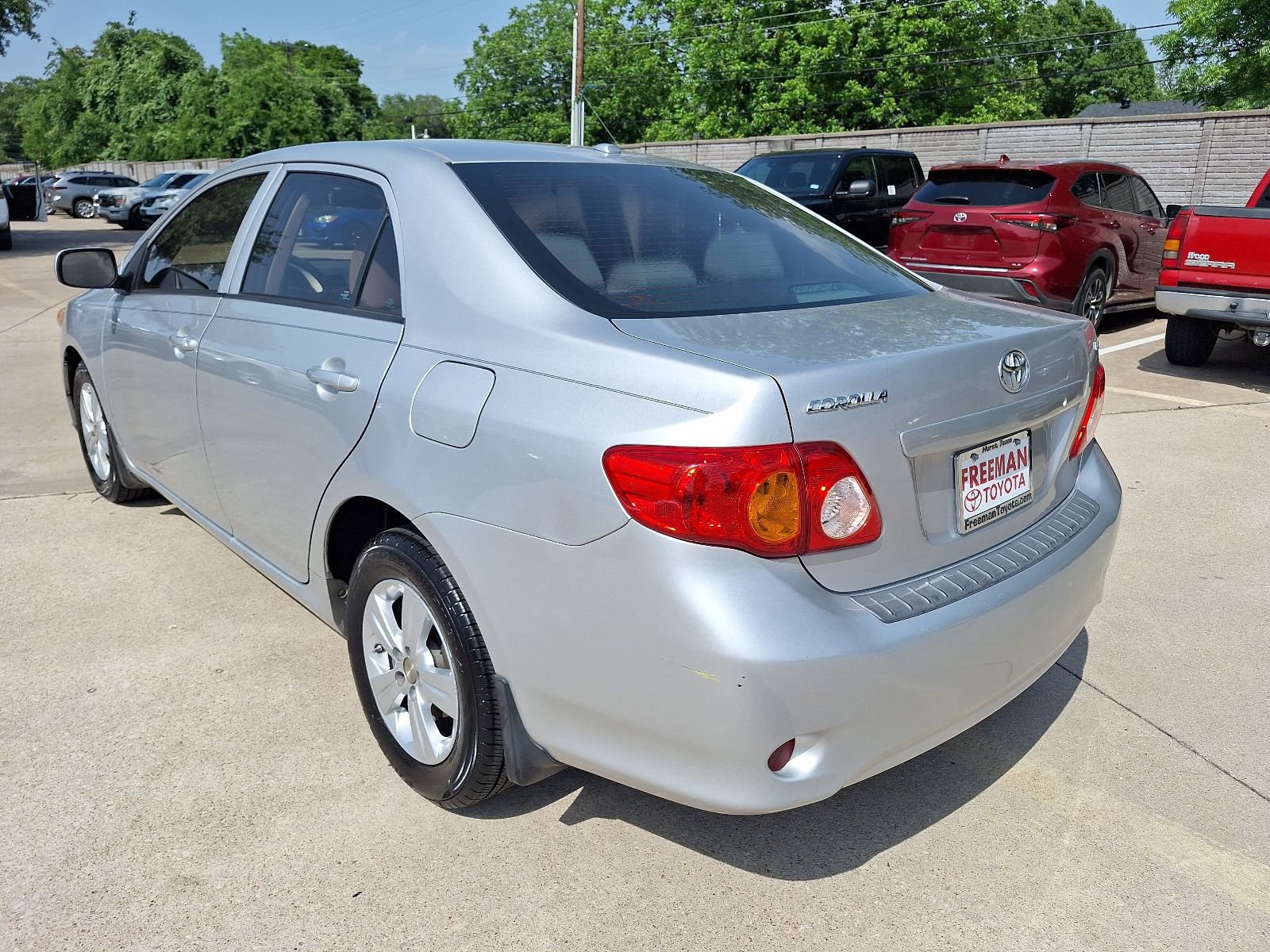 Used 2010 Toyota Corolla FWD image 4