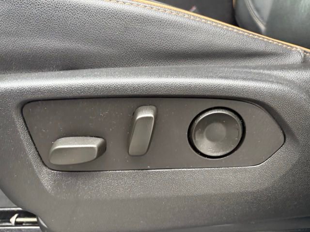 Used 2023 GMC Yukon AT4 image 30