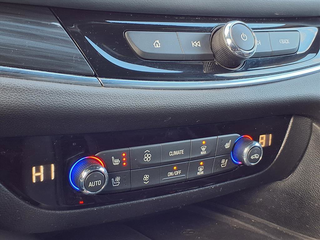 Used 2024 Buick Enclave Premium image 39