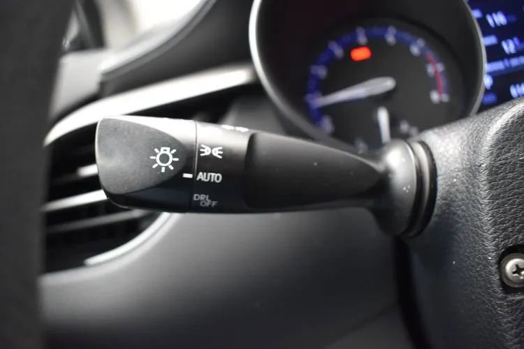 Used 2020 Toyota C-HR LE FWD image 24