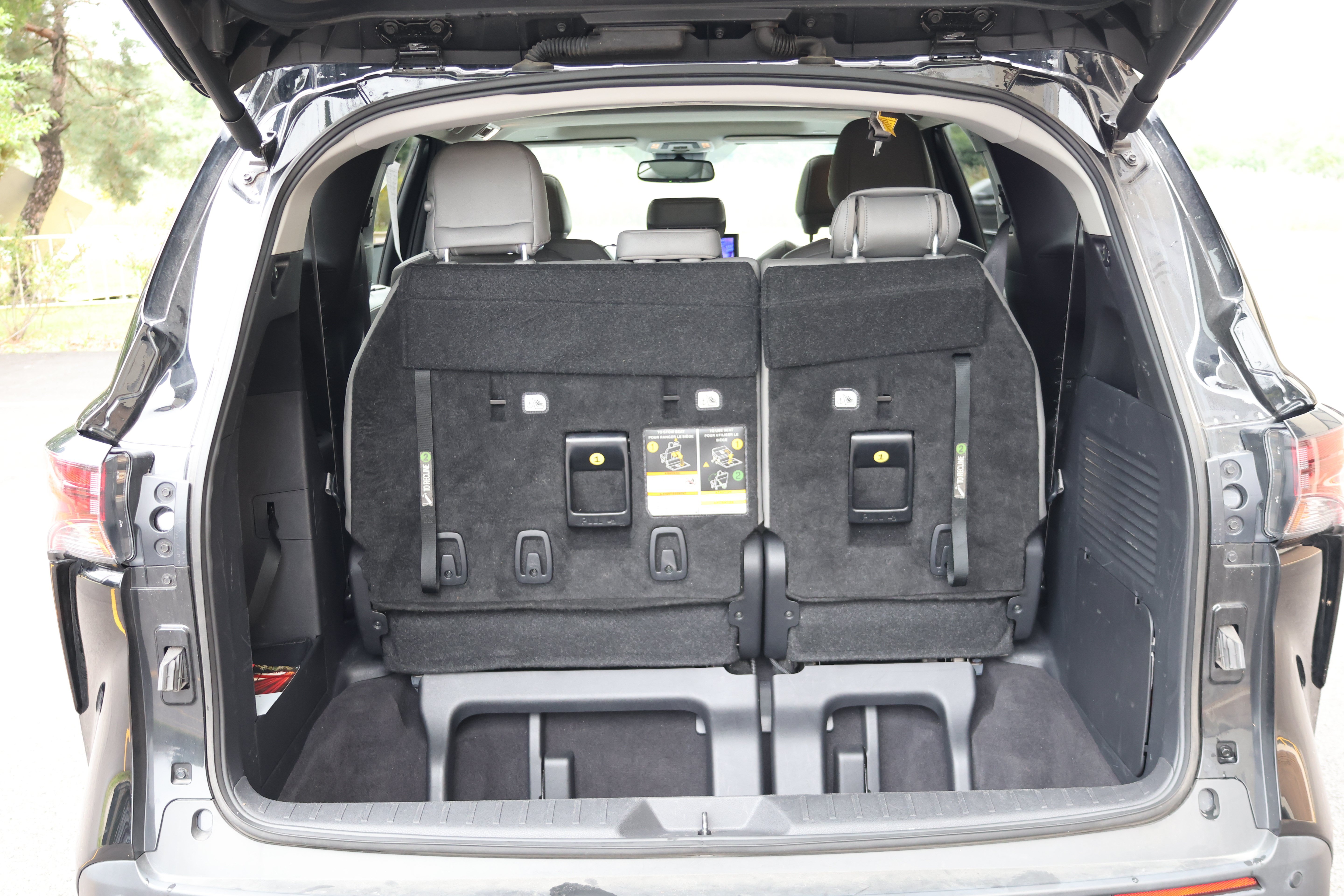 Certified 2025 Toyota Sienna XLE FWD image 7
