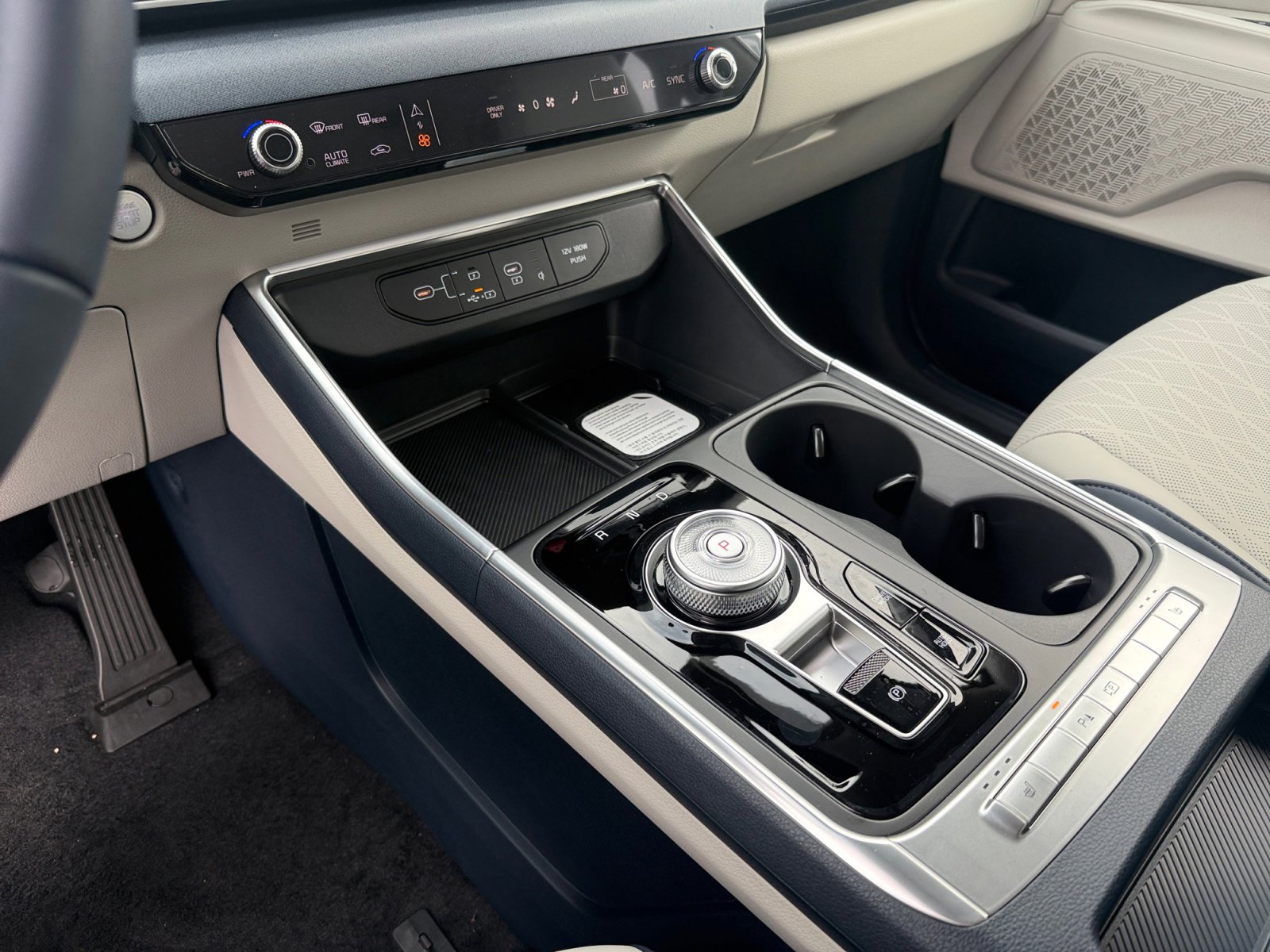 New 2026 Kia Carnival EX FWD image 13