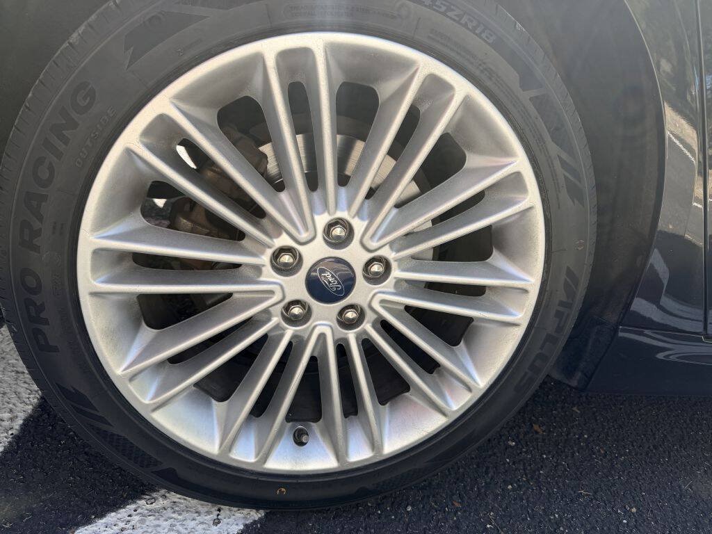 Used 2013 Ford Fusion SE FWD image 22
