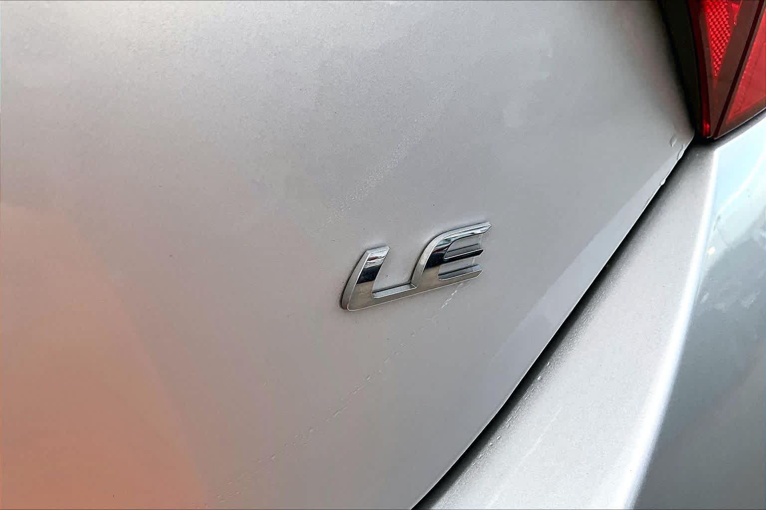 Used 2018 Toyota Corolla LE FWD image 10