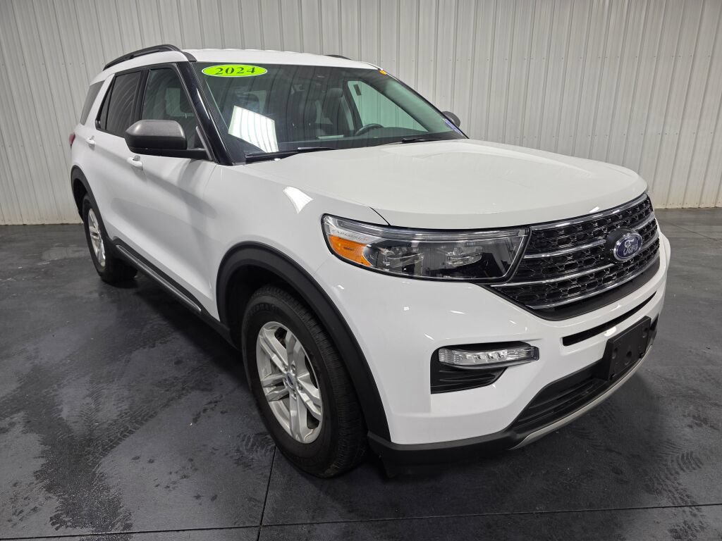 Used 2024 Ford Explorer XLT w/ Equipment Group 202A AWD/4WD image 2