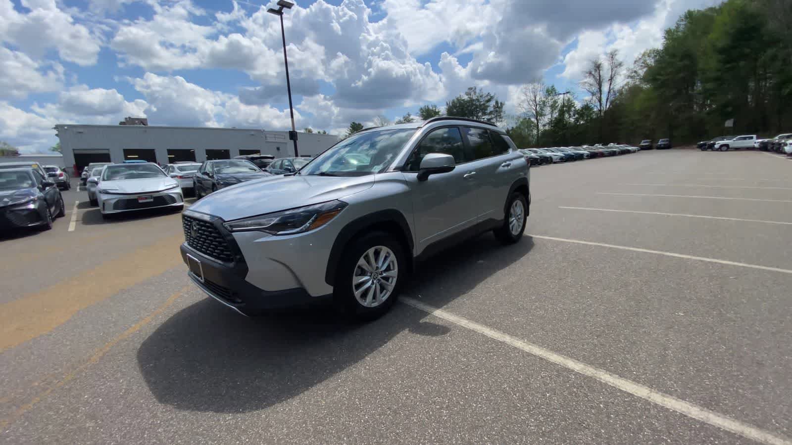 Certified 2023 Toyota Corolla Cross LE w/ Moonroof Package AWD/4WD image 4