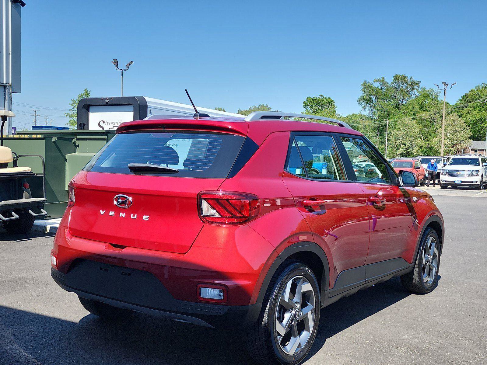 Used 2025 Hyundai Venue SEL image 5