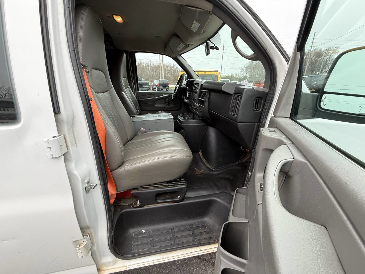 Used 2014 Chevrolet Express 2500 image 16