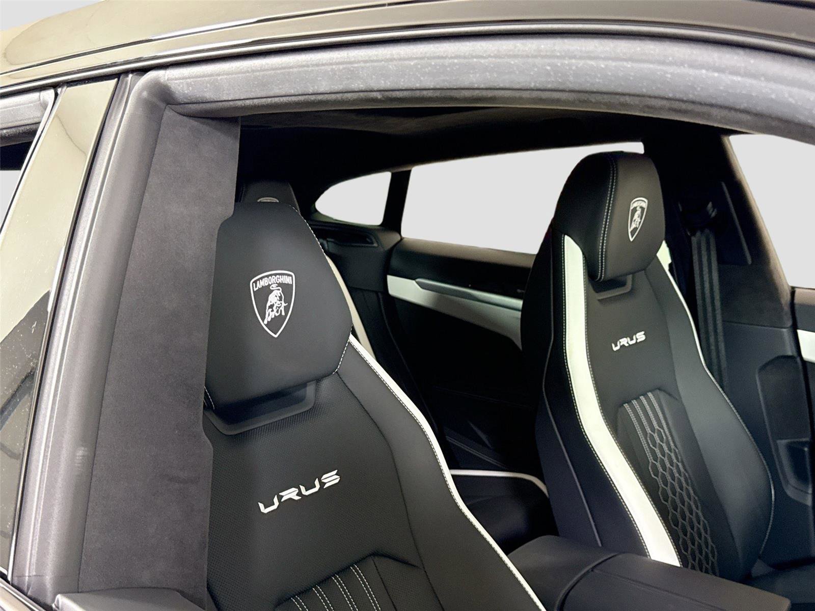 Used 2023 Lamborghini Urus S image 38