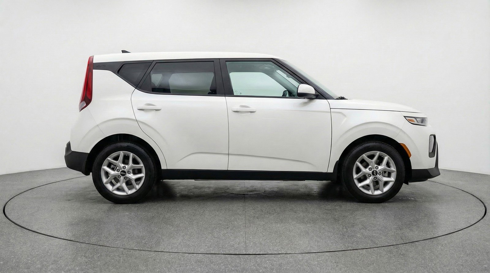 Used 2025 Kia Soul LX w/ LX Technology Package FWD image 11