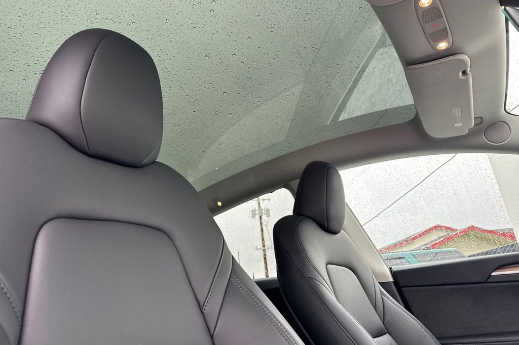 Used 2025 Tesla Model Y Long Range image 15