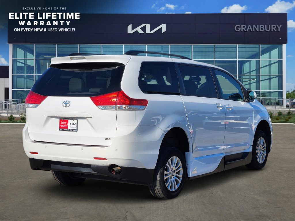 Used 2014 Toyota Sienna XLE FWD image 5