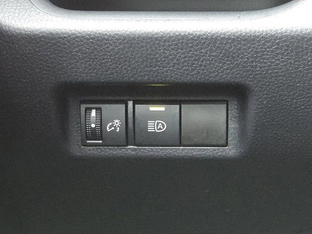 Used 2019 Toyota RAV4 LE image 9