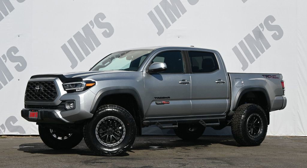 Used 2022 Toyota Tacoma TRD Off-Road image 1