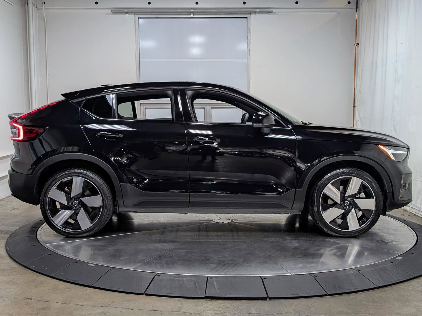 Used 2023 Volvo C40 P8 Recharge Ultimate AWD/4WD image 9