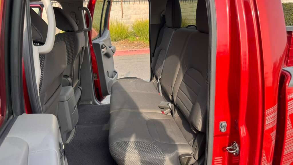 Used 2012 Nissan Frontier SV w/ Sport Appearance Pkg RWD image 11