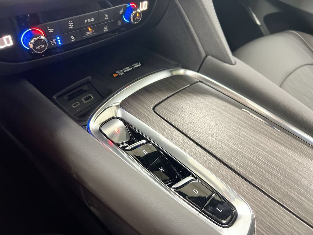 Used 2023 Buick Enclave Avenir AWD/4WD image 17