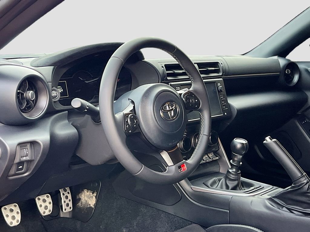 Used 2025 Toyota GR86 Premium w/ Performance Package RWD image 9