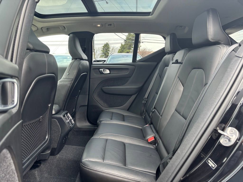 Used 2024 Volvo XC40 B5 Core image 18
