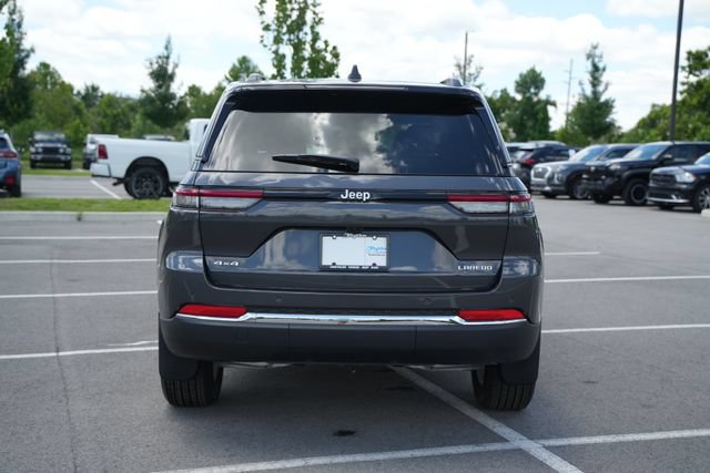 New 2026 Jeep Grand Cherokee Laredo w/ Trailer Tow Package AWD/4WD image 6