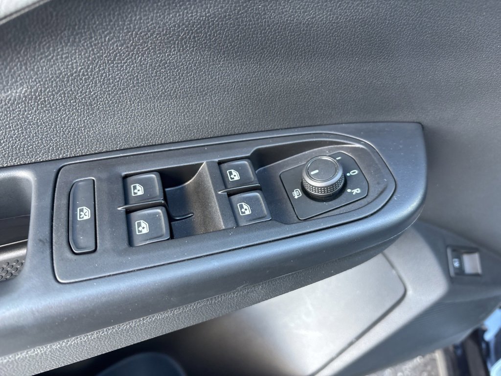 Used 2024 Volkswagen Taos SEL image 13