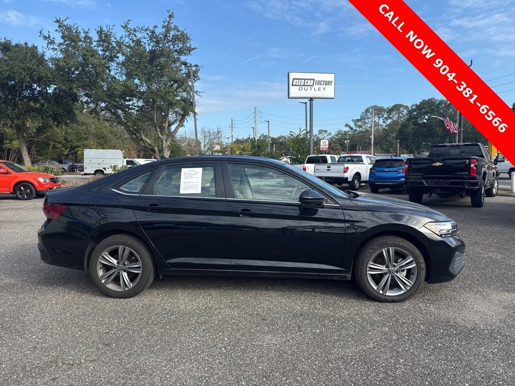 Used 2024 Volkswagen Jetta SE image 2