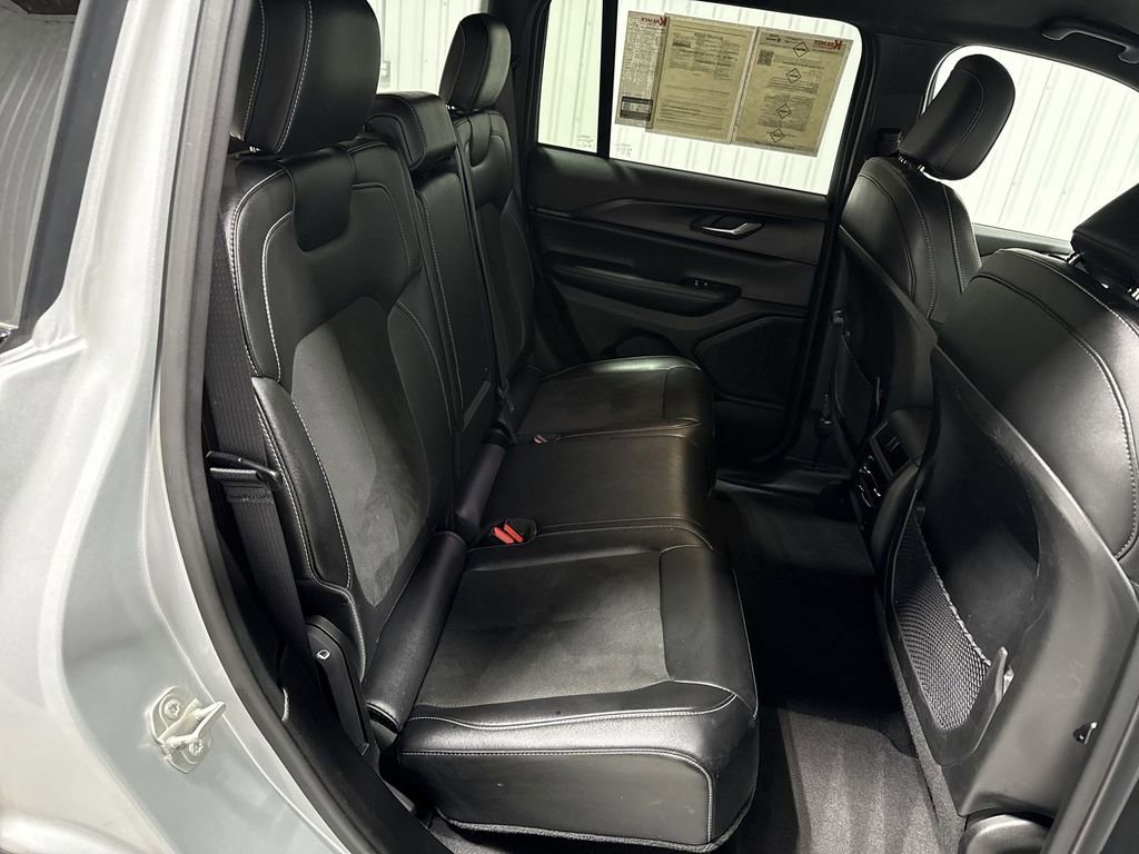 Used 2024 Jeep Grand Cherokee Altitude AWD/4WD image 28