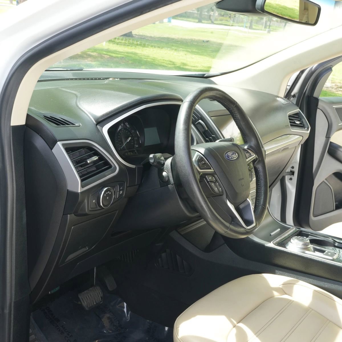 Used 2019 Ford Edge SEL w/ Equipment Group 201A FWD image 2